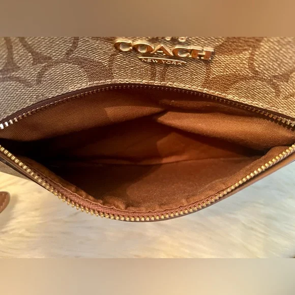 Coach Gallery Signature File Bag Coated Canvas - Picture 7 of 9